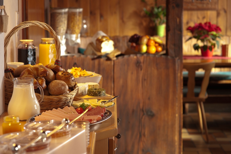 restaurant-ROQUEBILLIERE-min_breakfast-801827