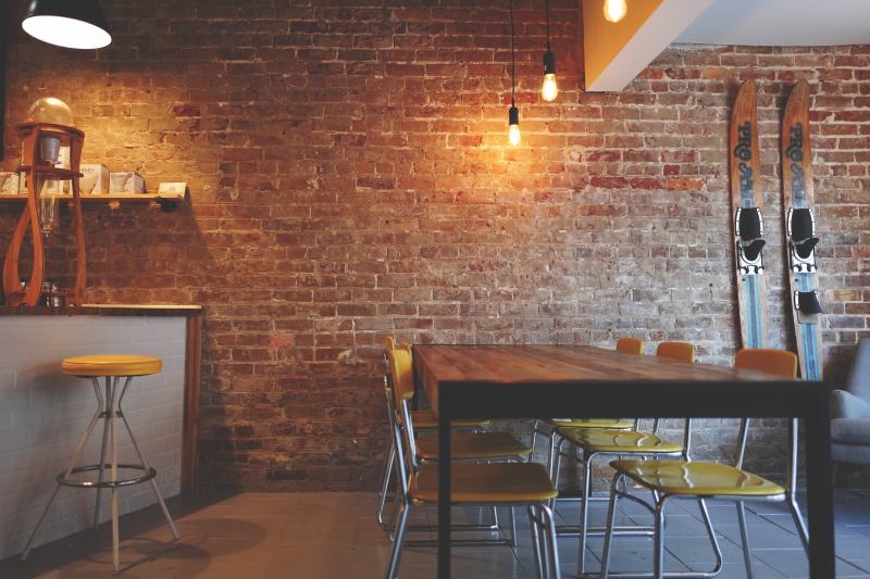 restaurant-ROQUEBILLIERE-min_brick-wall-1834784