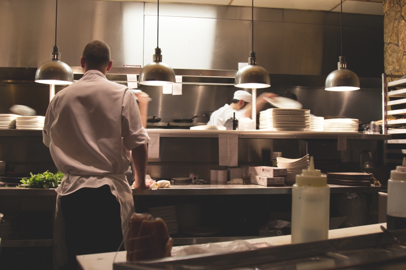 restaurant-ROQUEBILLIERE-min_work-restaurant-steel-busy-meal-food-1327589-pxhere.com